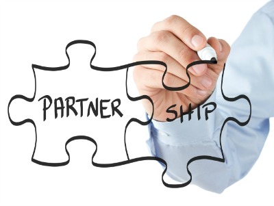 Membangun Hubungan Baik Dengan Partner Kemitraan